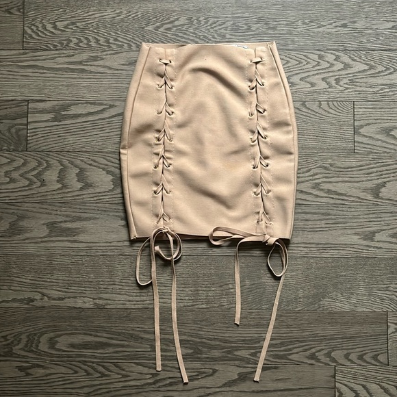 Fashion Nova Skirt💛✨ - Picture 3 of 6